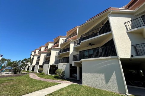 Condominio en alquiler en Bradenton, Florida, 2 dormitorios, 118.17 m2 № 2109637 - foto 2