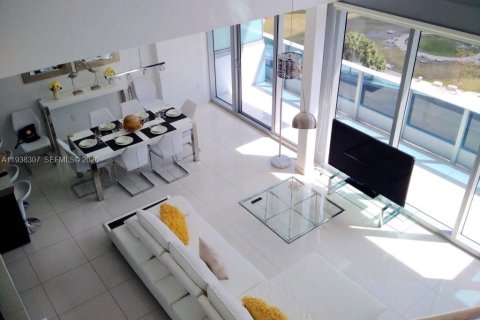 Condo in Miami, Florida, 2 bedrooms № 2152628 - photo 18