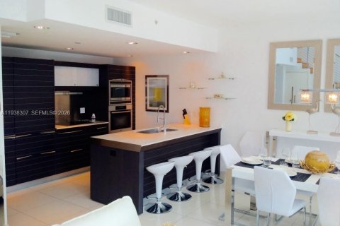 Condo in Miami, Florida, 2 bedrooms № 2152628 - photo 27