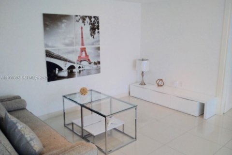 Condo in Miami, Florida, 2 bedrooms № 2152628 - photo 13