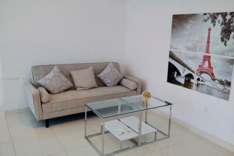Condo in Miami, Florida, 2 bedrooms № 2152628 - photo 14