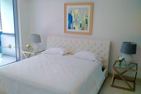 Condo in Miami, Florida, 2 bedrooms № 2152628 - photo 2