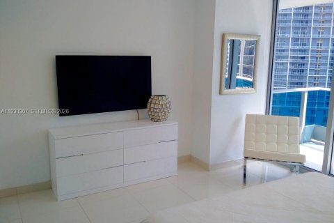 Condo in Miami, Florida, 2 bedrooms № 2152628 - photo 3