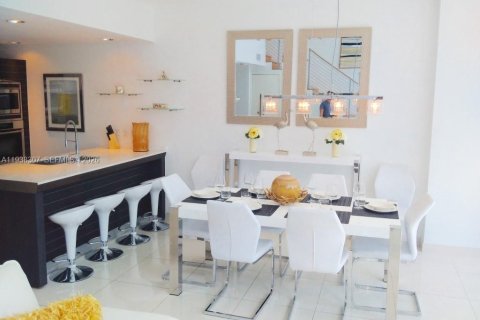Condo in Miami, Florida, 2 bedrooms № 2152628 - photo 28