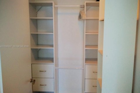 Condo in Miami, Florida, 2 bedrooms № 2152628 - photo 12