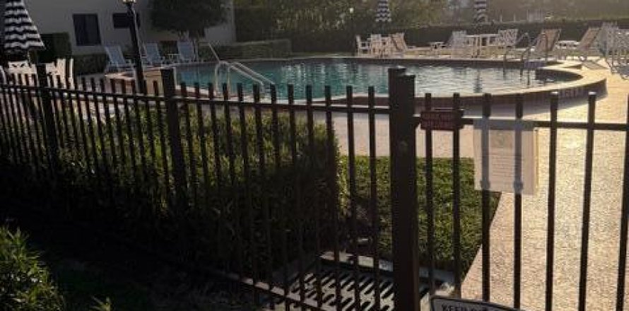 Condo in South Palm Beach, Florida, 2 bedrooms  № 2183328