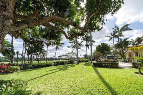 House in Miami Beach, Florida 3 bedrooms, 358.32 sq.m. № 1952594 - photo 6