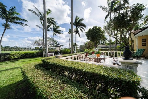 House in Miami Beach, Florida 3 bedrooms, 358.32 sq.m. № 1952594 - photo 25