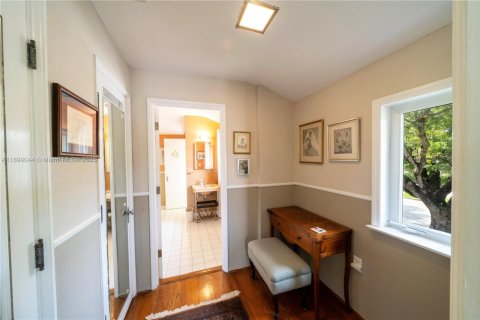 House in Miami Beach, Florida 3 bedrooms, 358.32 sq.m. № 1952594 - photo 19