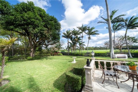 House in Miami Beach, Florida 3 bedrooms, 358.32 sq.m. № 1952594 - photo 26