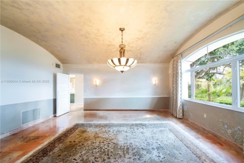House in Miami Beach, Florida 3 bedrooms, 358.32 sq.m. № 1952594 - photo 13