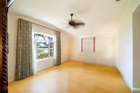 House in Miami Beach, Florida 3 bedrooms, 358.32 sq.m. № 1952594 - photo 17