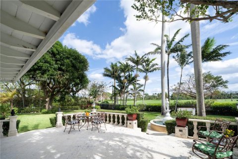 House in Miami Beach, Florida 3 bedrooms, 358.32 sq.m. № 1952594 - photo 4