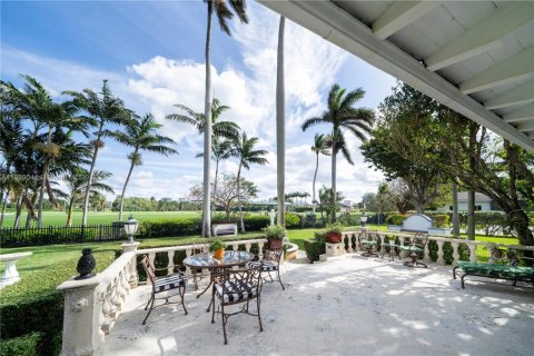House in Miami Beach, Florida 3 bedrooms, 358.32 sq.m. № 1952594 - photo 24