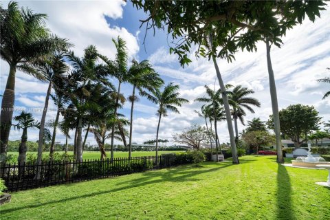 House in Miami Beach, Florida 3 bedrooms, 358.32 sq.m. № 1952594 - photo 29