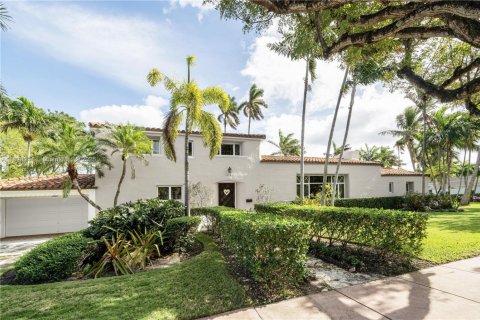 House in Miami Beach, Florida 3 bedrooms, 358.32 sq.m. № 1952594 - photo 9