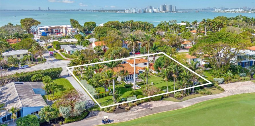 House in Miami Beach, Florida 3 bedrooms, 358.32 sq.m. № 1952594