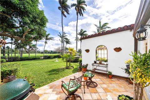 House in Miami Beach, Florida 3 bedrooms, 358.32 sq.m. № 1952594 - photo 22