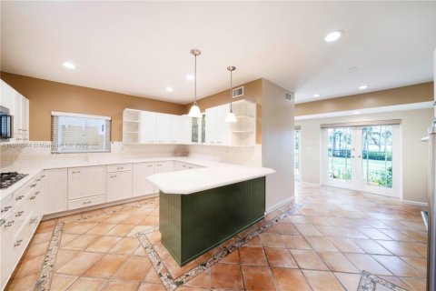 House in Miami Beach, Florida 3 bedrooms, 358.32 sq.m. № 1952594 - photo 14