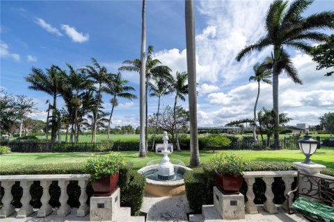 House in Miami Beach, Florida 3 bedrooms, 358.32 sq.m. № 1952594 - photo 5