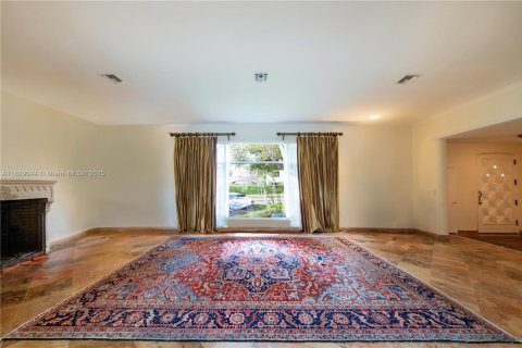 House in Miami Beach, Florida 3 bedrooms, 358.32 sq.m. № 1952594 - photo 10