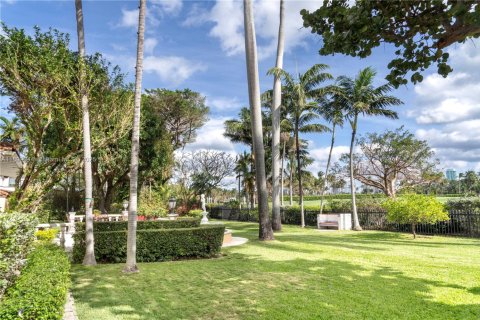 House in Miami Beach, Florida 3 bedrooms, 358.32 sq.m. № 1952594 - photo 28