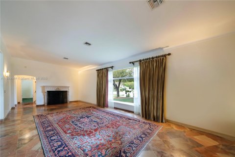 House in Miami Beach, Florida 3 bedrooms, 358.32 sq.m. № 1952594 - photo 11