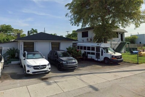 Immobilier commercial à Hollywood, Floride № 2082259