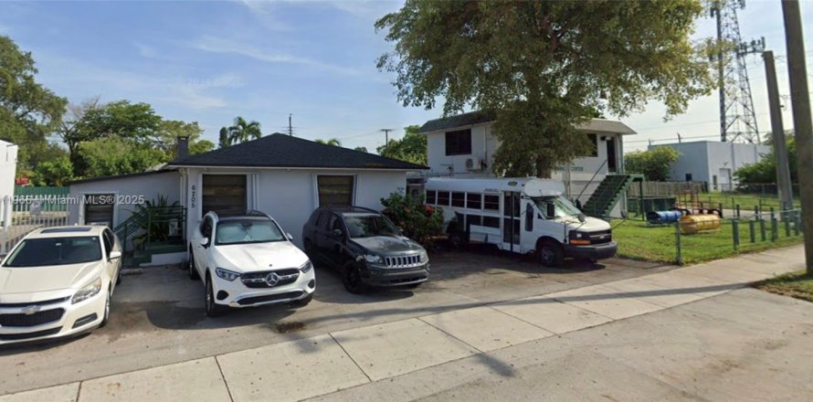 Immobilier commercial à Hollywood, Floride № 2082259