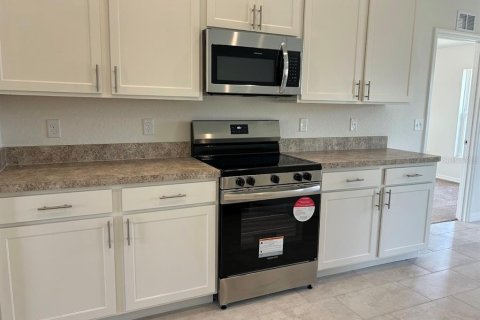 House in Frostproof, Florida 3 bedrooms, 164.99 sq.m. № 1553257 - photo 4