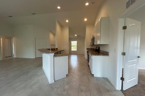 House in Frostproof, Florida 3 bedrooms, 164.99 sq.m. № 1553257 - photo 3
