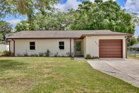 House in Lakeland, Florida 3 bedrooms, 162.39 sq.m. № 1721993 - photo 1