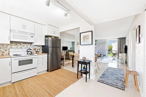 Купить кондоминиум в Санрайз, Флорида 1 спальня, 69.68м2, № 2091008 - фото 3