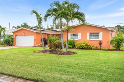 Casa en venta en Saint Petersburg, Florida, 4 dormitorios, 160.72 m2 № 1873329 - foto 1