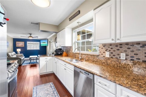 Casa en venta en Saint Petersburg, Florida, 4 dormitorios, 160.72 m2 № 1873329 - foto 8