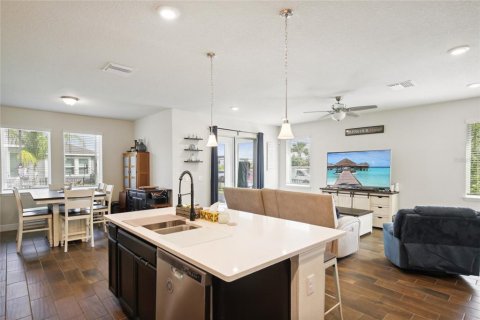 House in Apollo Beach, Florida 4 bedrooms, 185.8 sq.m. № 1916982 - photo 12
