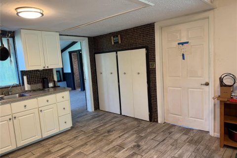House in Punta Gorda, Florida 4 bedrooms, 139.35 sq.m. № 1913699 - photo 9