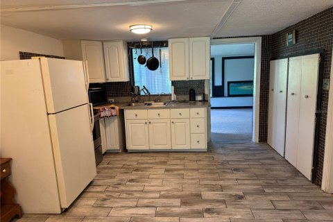 House in Punta Gorda, Florida 4 bedrooms, 139.35 sq.m. № 1913699 - photo 8