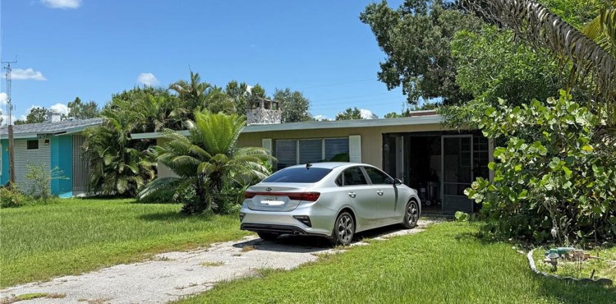 House in Punta Gorda, Florida 4 bedrooms, 139.35 sq.m. № 1913699