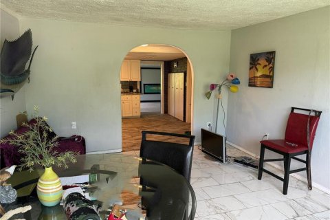 House in Punta Gorda, Florida 4 bedrooms, 139.35 sq.m. № 1913699 - photo 7