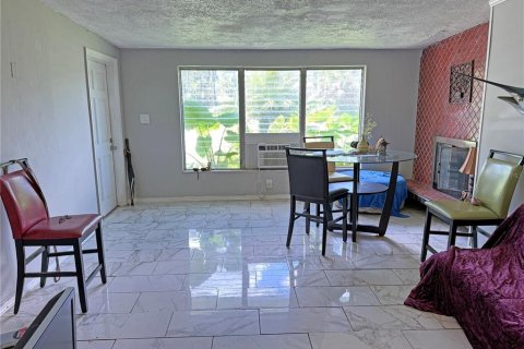 House in Punta Gorda, Florida 4 bedrooms, 139.35 sq.m. № 1913699 - photo 4