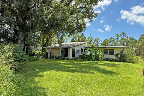 House in Punta Gorda, Florida 4 bedrooms, 139.35 sq.m. № 1913699 - photo 26
