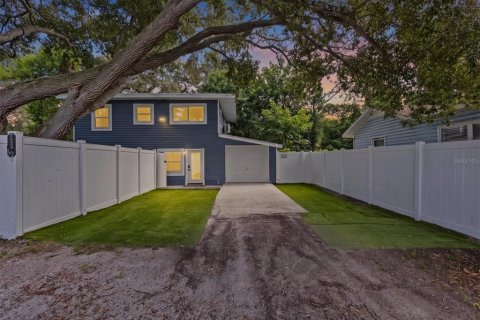 House in Clearwater, Florida 3 bedrooms, 115.94 sq.m. № 2360989
