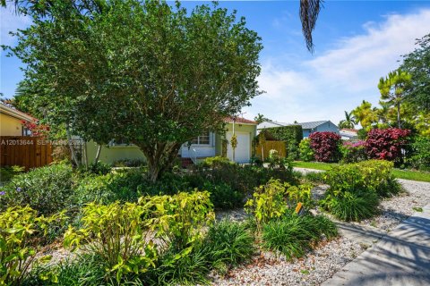 Villa ou maison à louer à Miami, Floride: 3 chambres, 114.46 m2 № 2076163 - photo 3