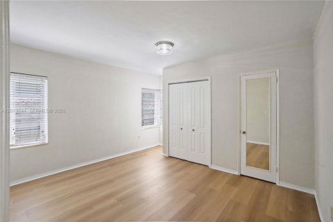 Villa ou maison à louer à Miami, Floride: 3 chambres, 114.46 m2 № 2076163 - photo 13