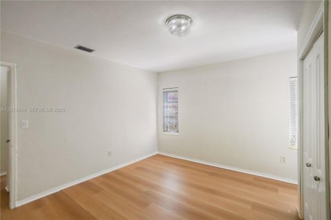 Villa ou maison à louer à Miami, Floride: 3 chambres, 114.46 m2 № 2076163 - photo 25