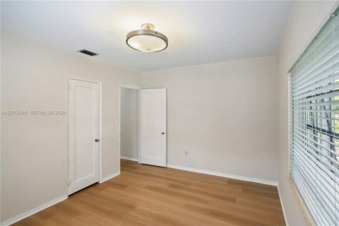 Villa ou maison à louer à Miami, Floride: 3 chambres, 114.46 m2 № 2076163 - photo 18