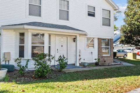 Condo in Orlando, Florida, 2 bedrooms  № 1718353 - photo 1