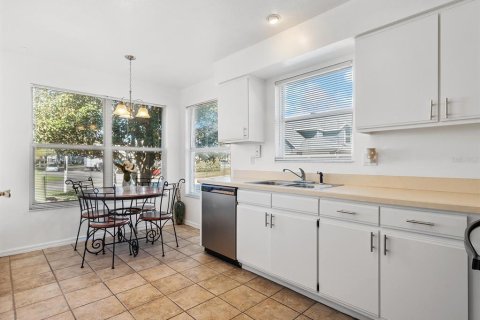 Condo in Orlando, Florida, 2 bedrooms  № 1718353 - photo 7