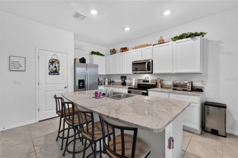 Townhouse in Wesley Chapel, Florida 3 bedrooms, 155.43 sq.m. № 2231530 - photo 10